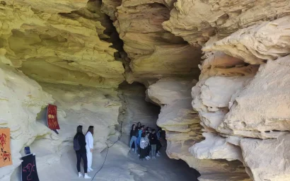 В Сырных пещерах КЧР открылась выставка древних наскальных рисунков. Новый проект ПГУ «Палеоарт»