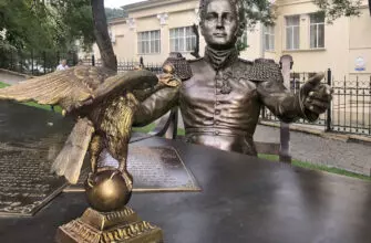 К нам вернулся двуглавый бронзовый орел