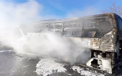 На трассе при выезде из Кисловодска сгорел автобус