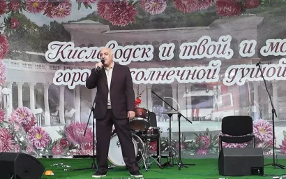 «О любви немало песен сложено, я спою тебе, спою ещё одну…»