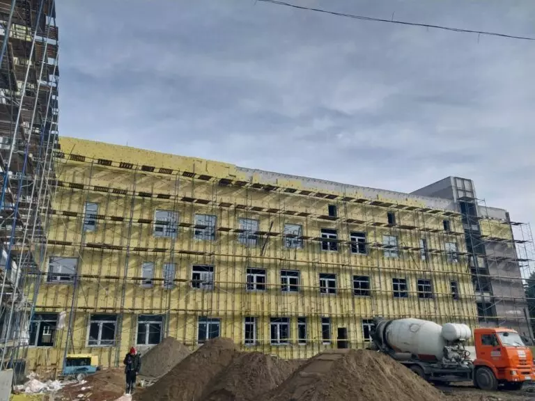 На стройплощадках соцобъектов  в Кисловодске наступила "жаркая пора"