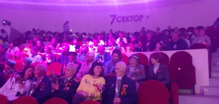 Цирковые артисты поздравили кисловодских ветеранов