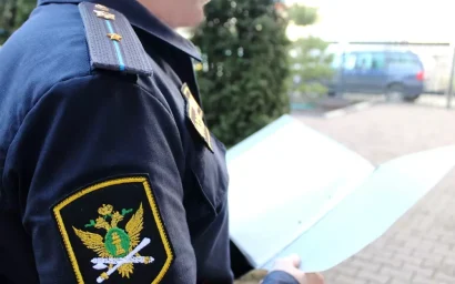 Информирует ФССП