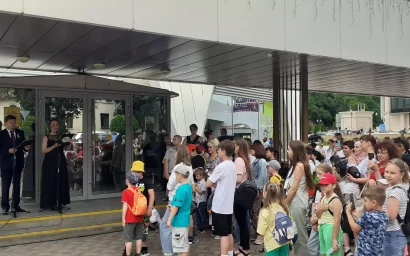 Душевное послание, путешествие по миру, сафари-шоу — и всё это в один день, День России!