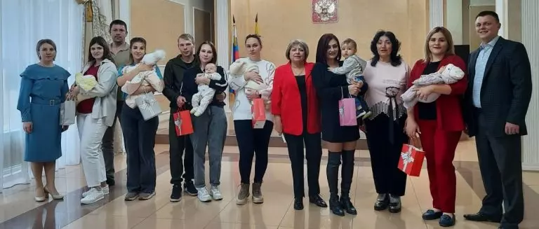 В ЗАГСе Кисловодска поздравили молодых мам