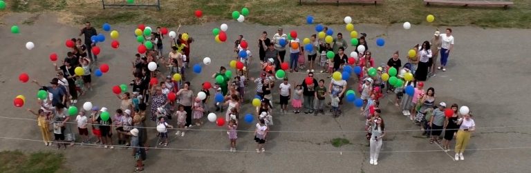 Невероятные приключения цирковых артистов в сельском клубе