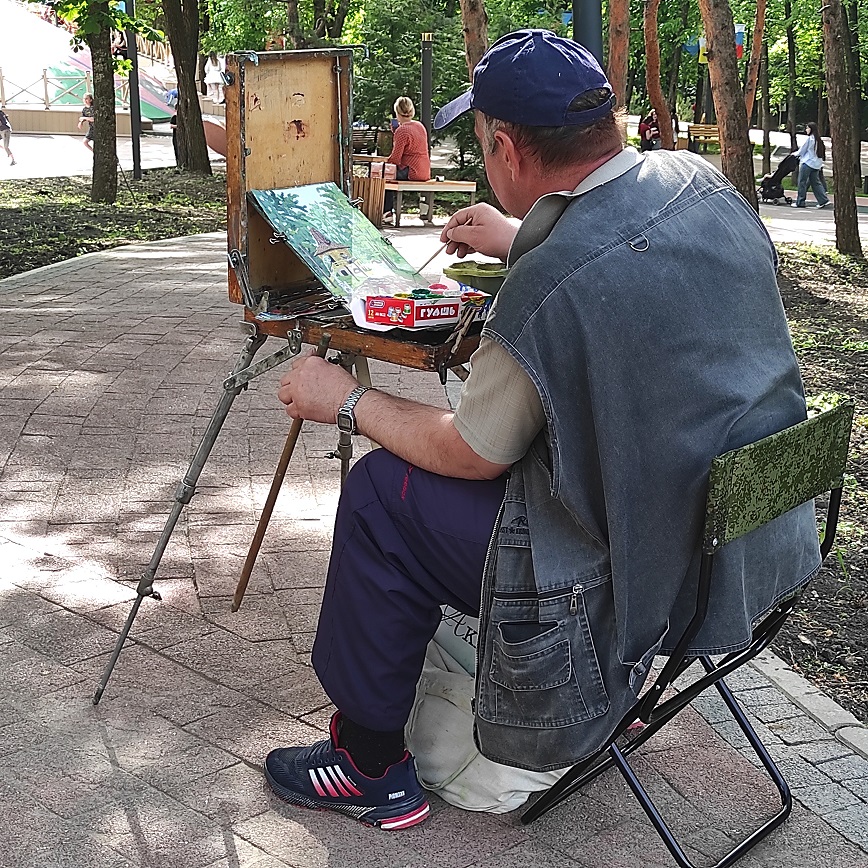 В Комсомольском парке (бумага, гуашь. Май 2025г.)