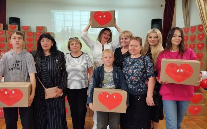 Без пафоса и с добрыми делами…