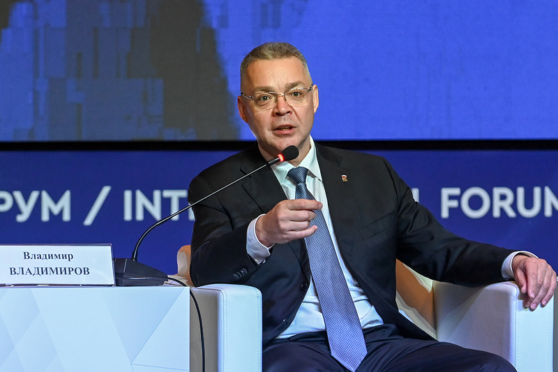 «Атом» на колесах, роботы и дроны. На форуме InRussia 2025 показали индустриальное будущее страны