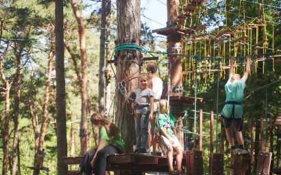 ВЕРЕВОЧНЫЕ ПРИКЛЮЧЕНИЯ В ПАРКЕ