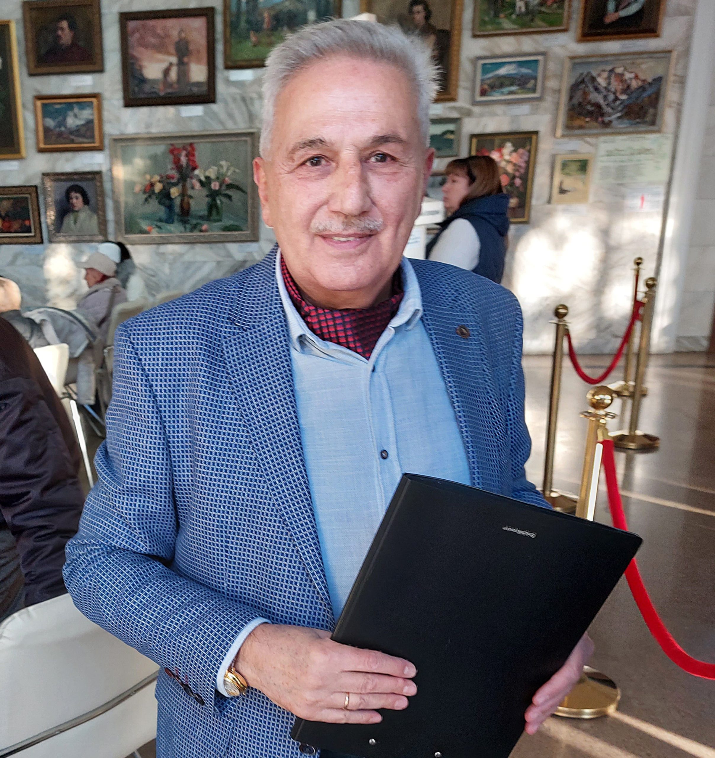 Личные вещи и вдохновившие ароматы: к 100-летию кисловодского живописца Роберта Арустамяна