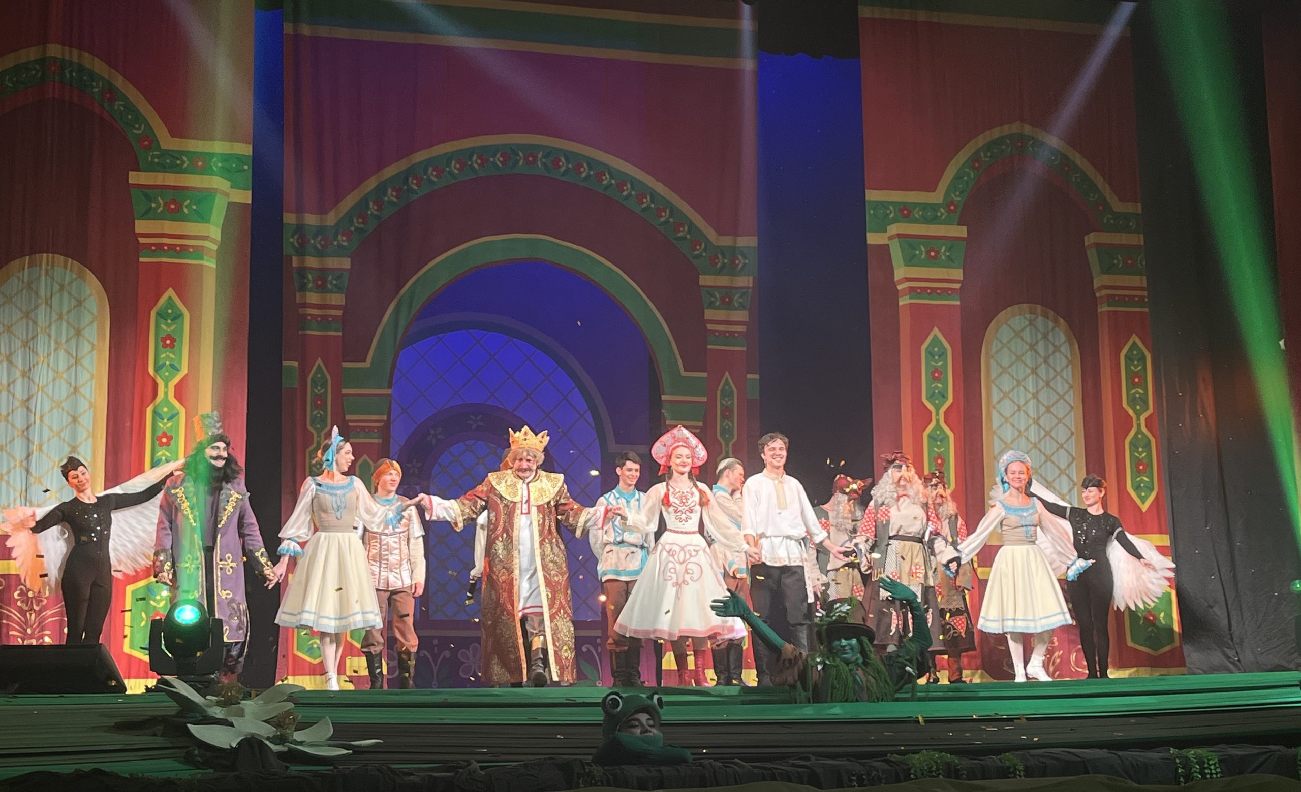Незабываемый полет в мир волшебства: "Летучий корабль" "приземлился" в пятигорском театре оперетты