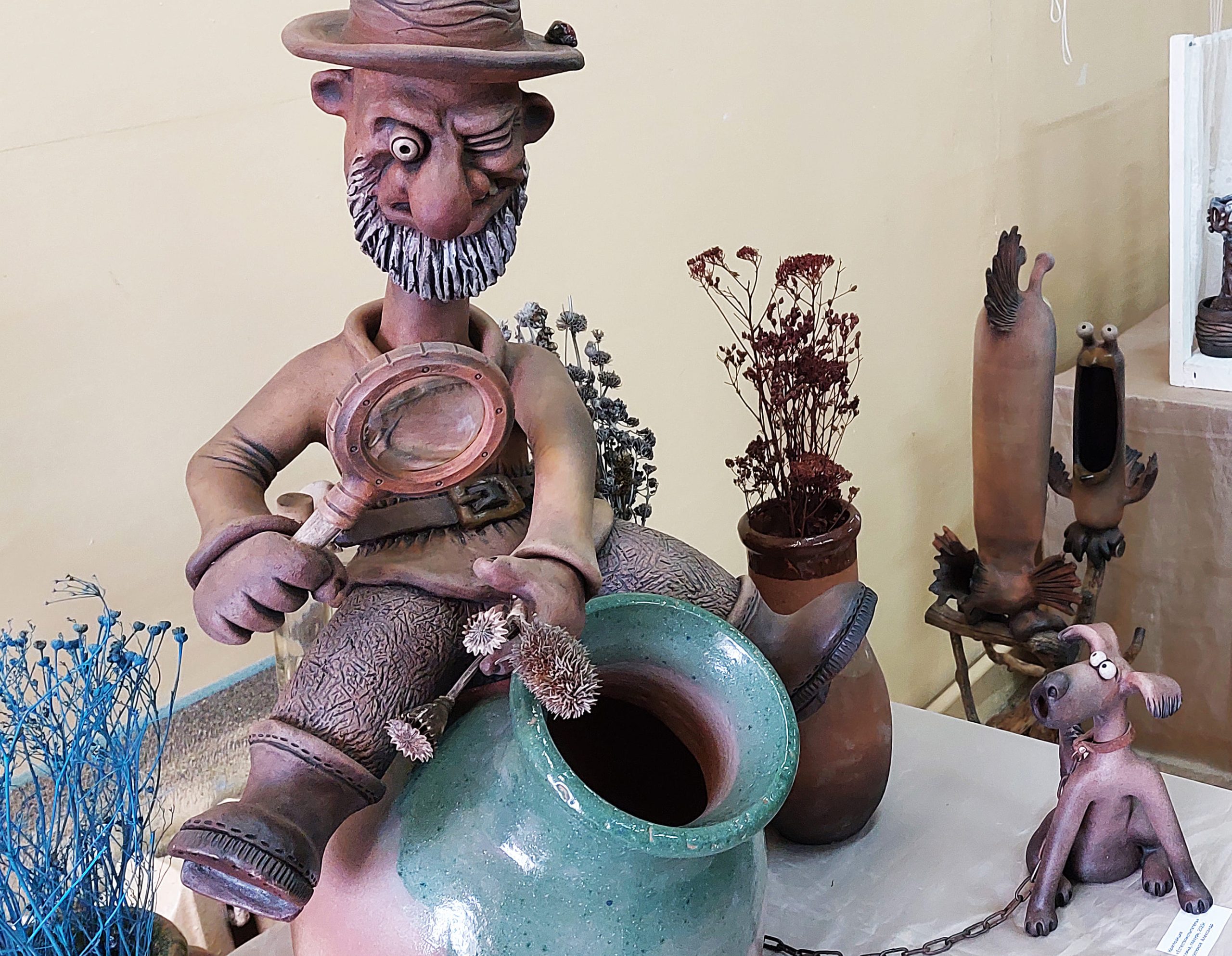 От акварелей до керамических скульптур: в Выставочном зале Кисловодска новая экспозиция