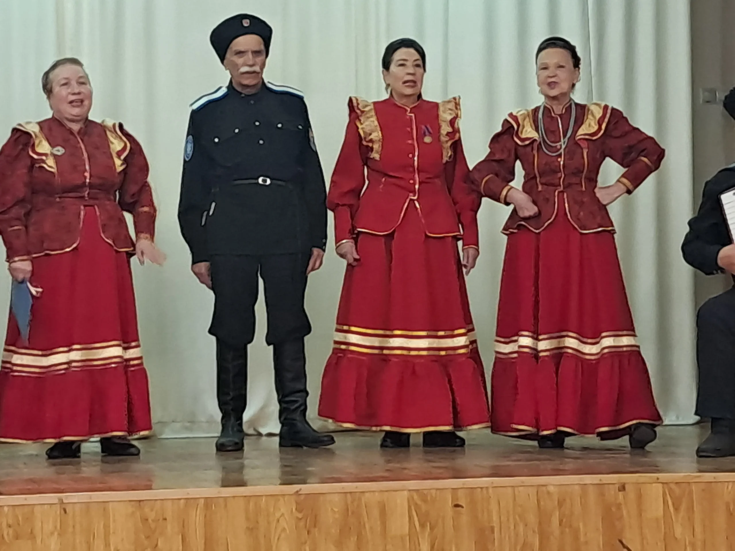 "За честь и Родину": в центре "Дружба" прошел концерт к Дню защитника Отечества