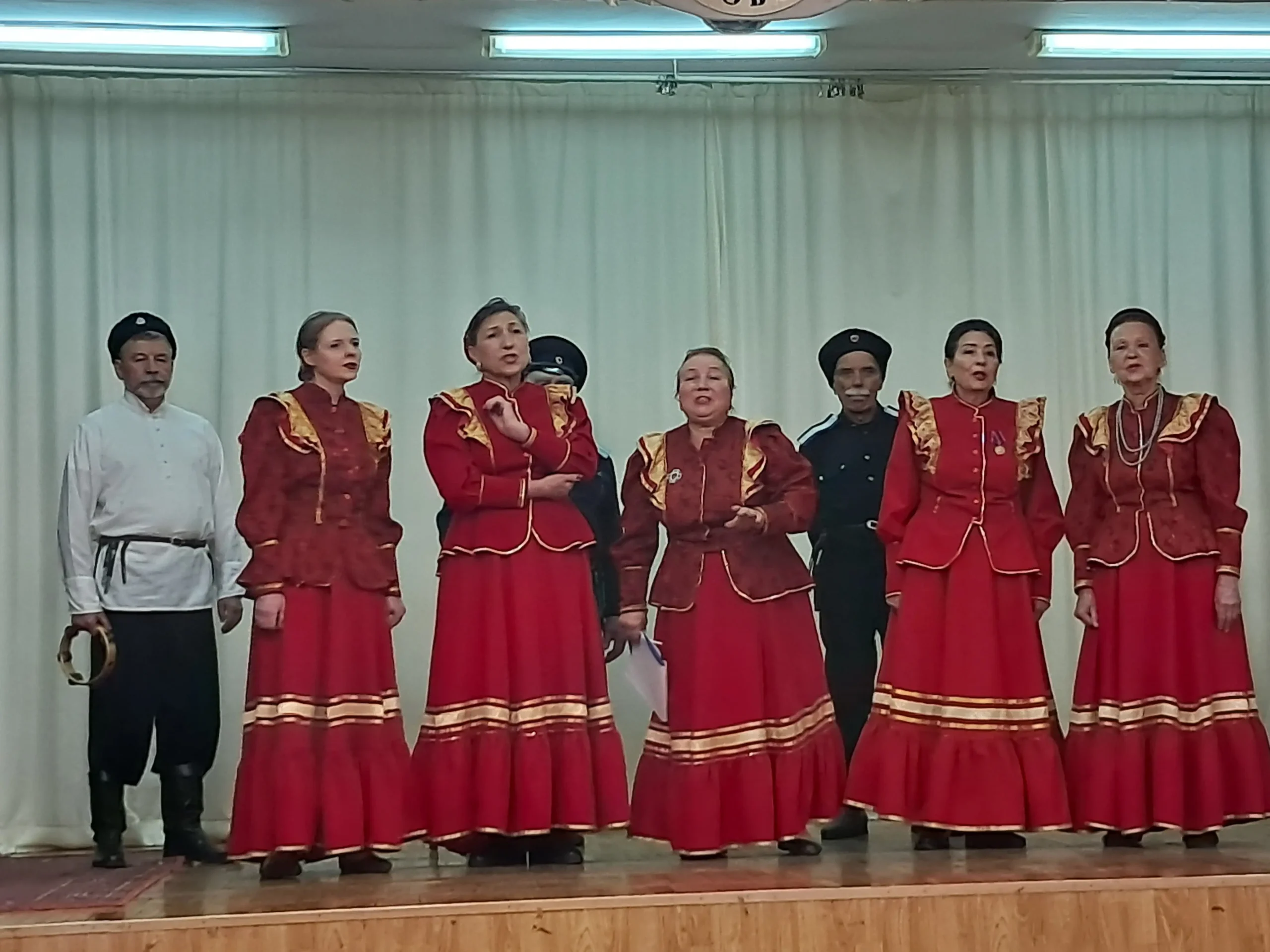 "За честь и Родину": в центре "Дружба" прошел концерт к Дню защитника Отечества