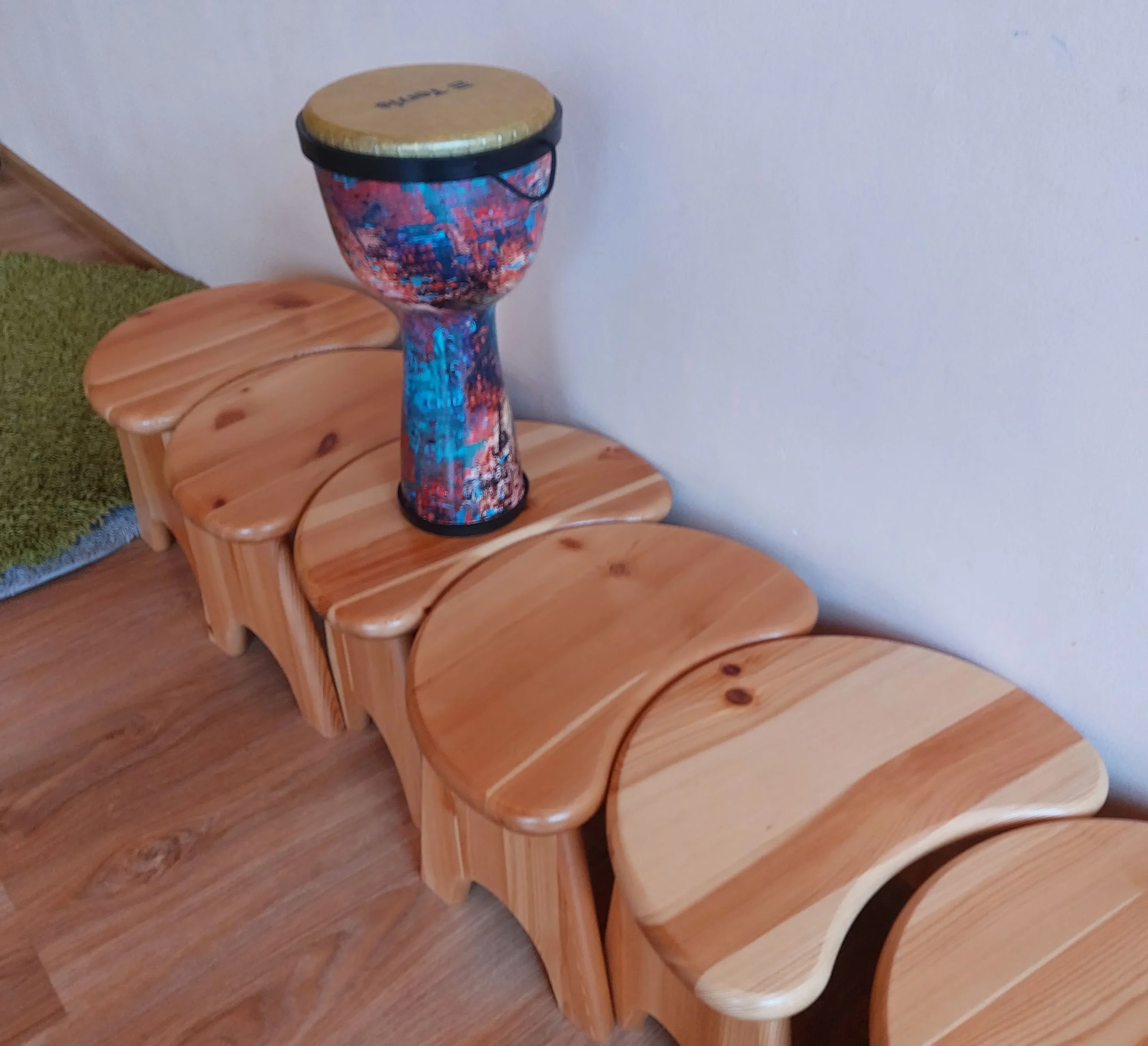 Африканские барабаны и гавайские гитары – благодаря  социальному контракту