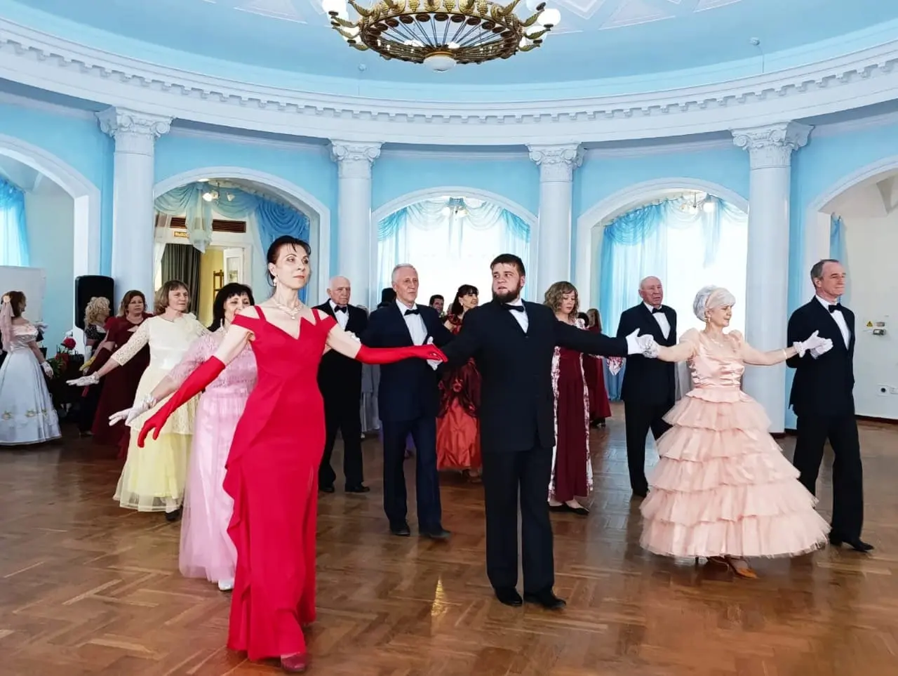 Исторические бальные танцы пленяют Кисловодск