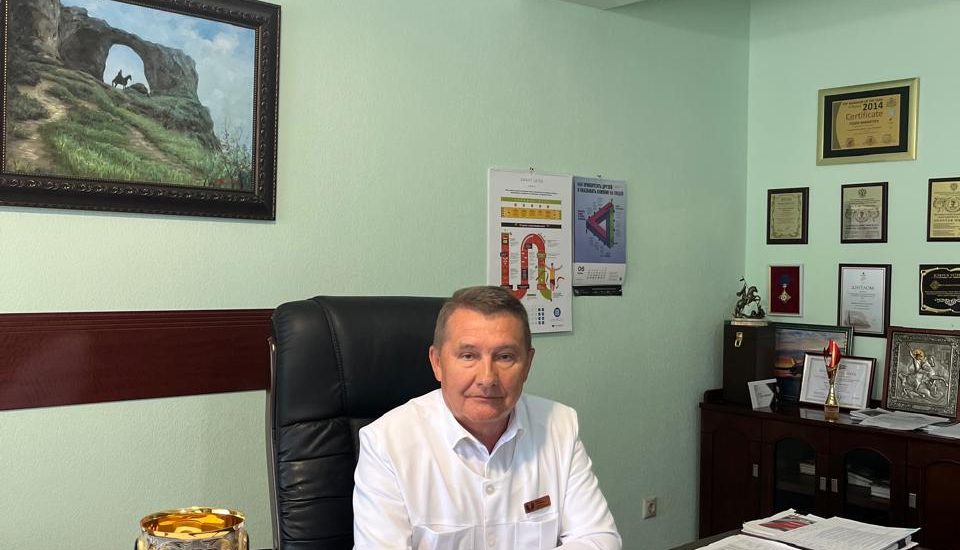 О медицине, о поэзии и о душе: директору санатория «Родник» Федору Баранцеву вручили краевую награду